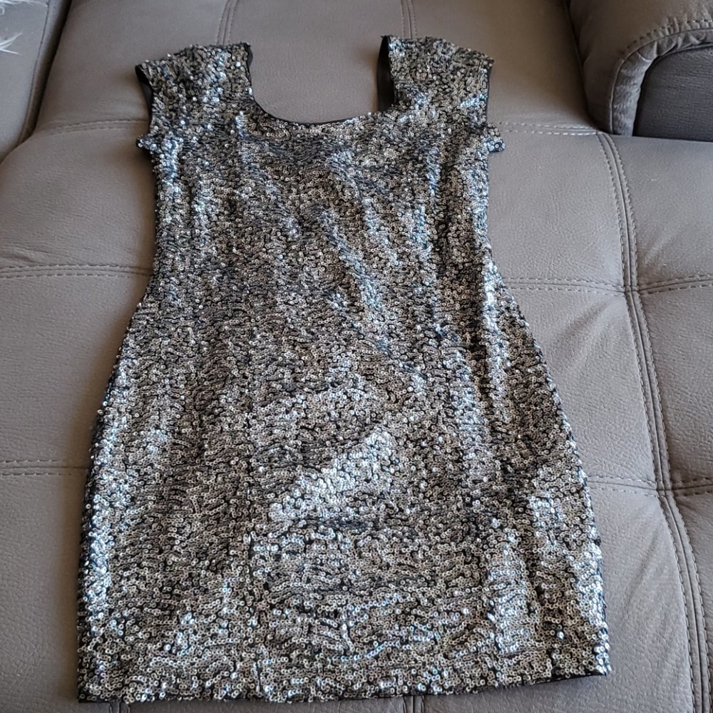 Dress - Picture 1 of 3